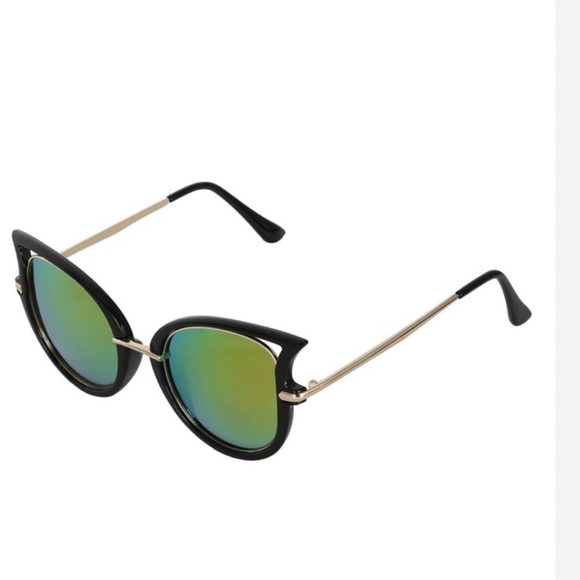 unknown Accessories - Cat Eye Fashion sunglasses Black & Gold metal frame with mirrored lens glasses.